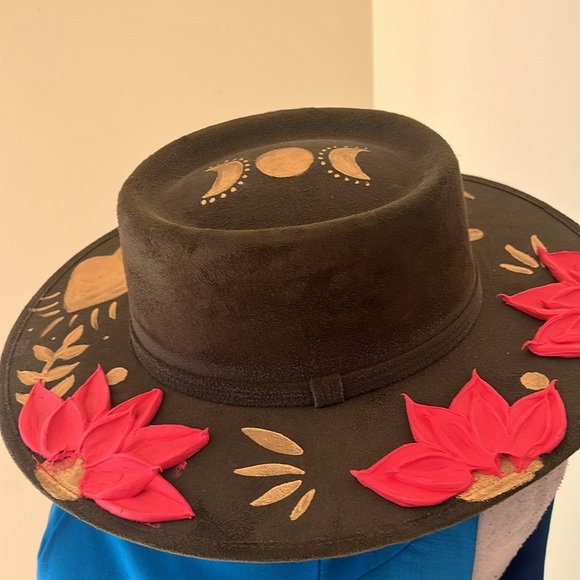 New! Color me Carole dark olive botanical snake wide brim hat.